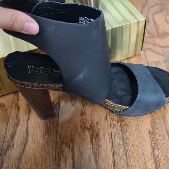 Kenneth Cole black leather high heel sandals - Picture 7 of 7